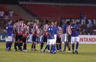 2009 - Cruzeiro 3 x 0 Estudiantes-ARG, pela fase de grupos (Fernandinho e Kleber, duas vezes)