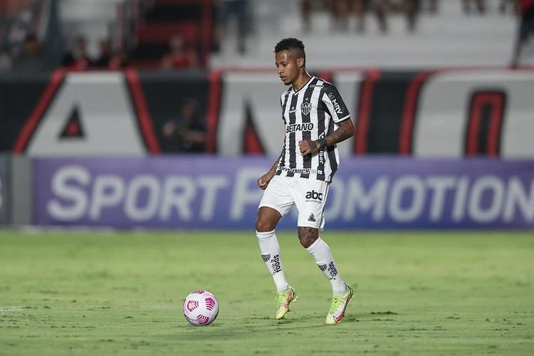 Veja as fotos do confronto entre Atlético-GO e Atlético, no estádio Antônio Accioly, em Goiânia, pela 27ª rodada da Série A do Brasileirão.