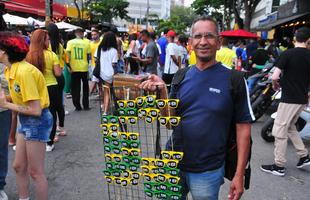 Movimento na Rua Alberto Cintra, em BH, durante jogo do Brasil contra a Srvia, pela abertura da Copa do Mundo do Catar