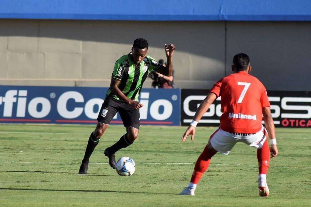 Fotos do empate entre Vila Nova e Amrica