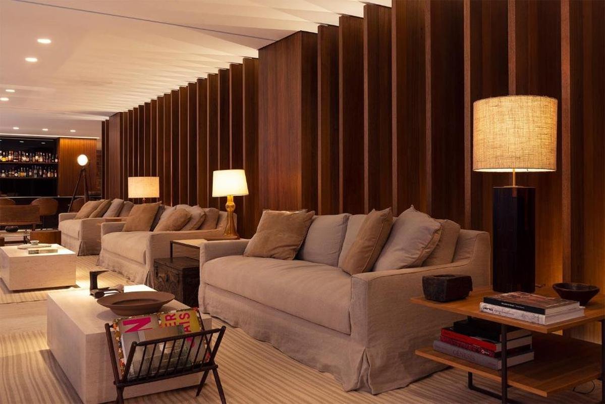 Luxuoso hotel Fasano  a 'casa' de Ronaldo em Belo Horizonte. Dono de 90% da SAF do Cruzeiro se hospeda sempre no local e realiza reunies com sua equipe e parceiros. 