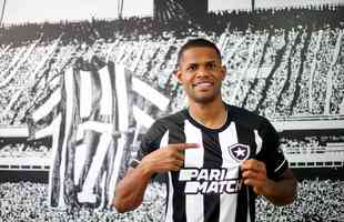 Botafogo anunciou o retorno do atacante Júnior Santos