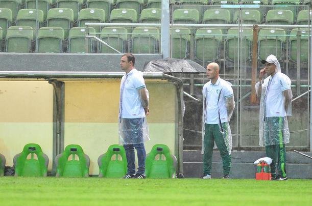 Fotos do duelo entre Amrica e Vitria, no Independncia, pela 36 rodada da Srie B do Brasileiro