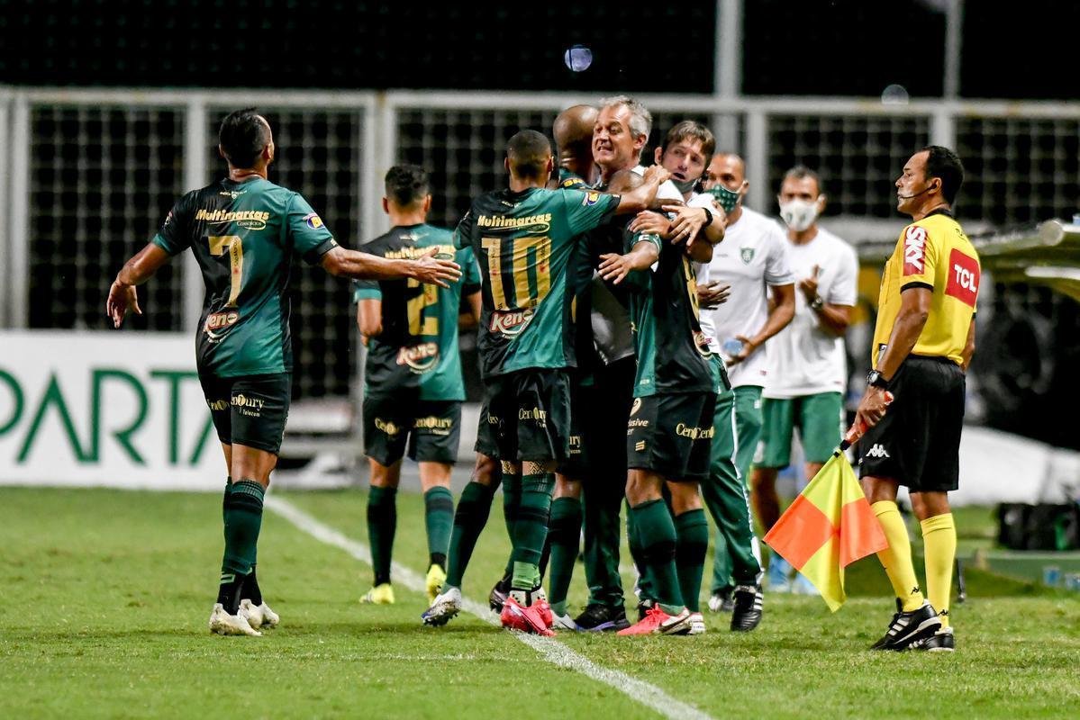 Imagens da vitória do América por 1 a 0 sobre o CRB, no Independência, pela Série B do Brasileiro