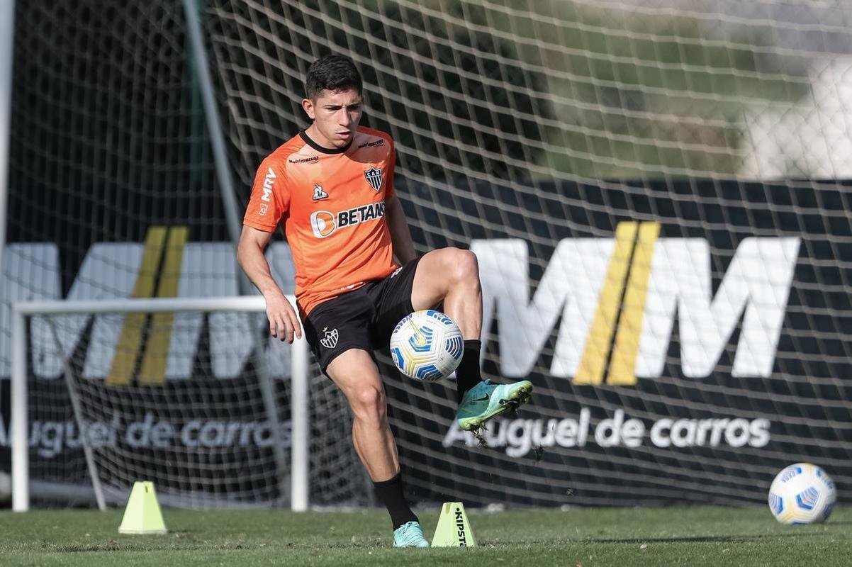 Com Guilherme Arana de volta, Cuca comanda atividade na Cidade do Galo