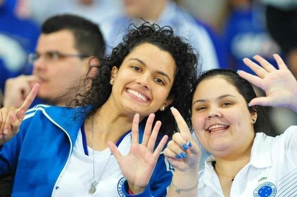 Torcida do Cruzeiro lotou o Mineiro em duelo com o Grmio pela semifinal da Copa do Brasil