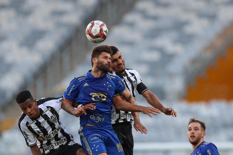 Abril/2021 - O momento de maior questionamento na temporada. Em esperado clássico pelo Campeonato Mineiro, o Atlético, apontado como grande favorito, foi derrotado pelo Cruzeiro por 1 a 0. O trabalho do técnico Cuca foi bastante questionado após a atuação fraca no Mineirão e muitos torcedores pediam por mudança no comando, mas o treinador foi bancado pela diretoria alvinegra.