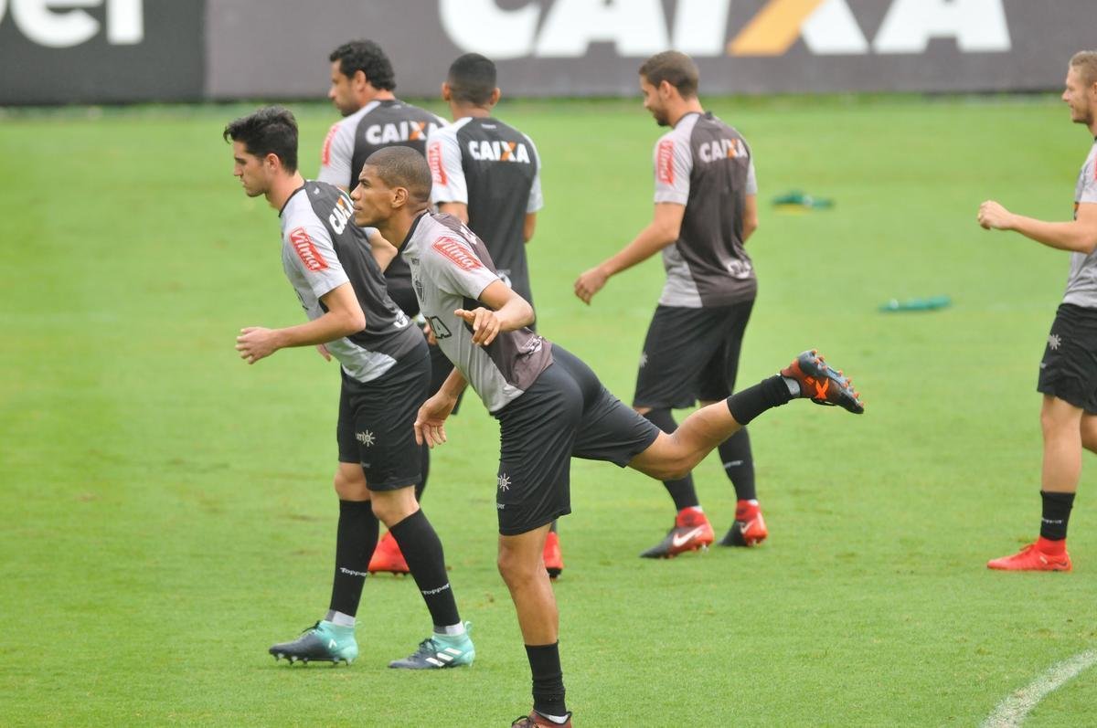 O elenco do Atltico treinou nesta quinta-feira de olho no jogo contra o Corinthians, neste domingo