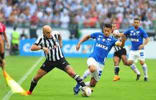 Cruzeiro pressionou o Atltico nos minutos iniciais e abriu o placar aos 3, com gol de cabea de Arrascaeta