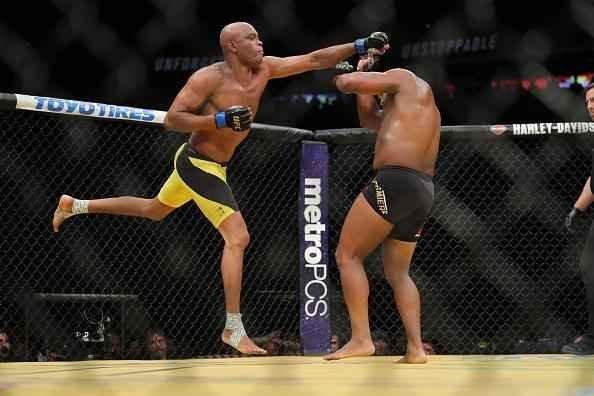Fotos da derrota de Anderson Silva para Daniel Cormier no UFC 200