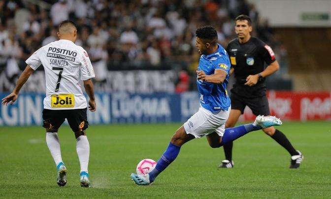Com gols de Fred e Éderson, Cruzeiro venceu Corinthians de virada, por 2 a 1, em São Paulo, e saiu da zona de rebaixamento do Campeonato Brasileiro
