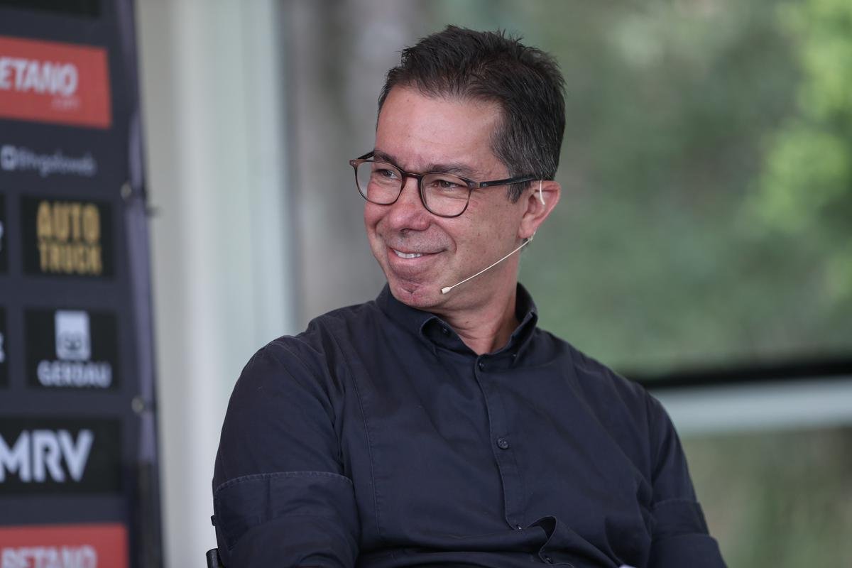 O técnico argentino 'El Turco' Mohamed foi apresentado pelo Atlético nesta terça-feira (25/01) ao lado do presidente do clube, Sérgio Coelho.