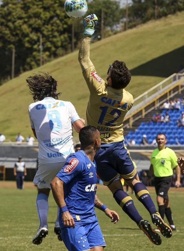 Cruzeiro chegou a abrir 2 a 0 sobre o Londrina, com gols de Lucas Silva e Sassá, mas cedeu o empate no segundo tempo e perdeu nos pênaltis por 3 a 1. Time foi eliminado na semifinal da Primeira Liga.