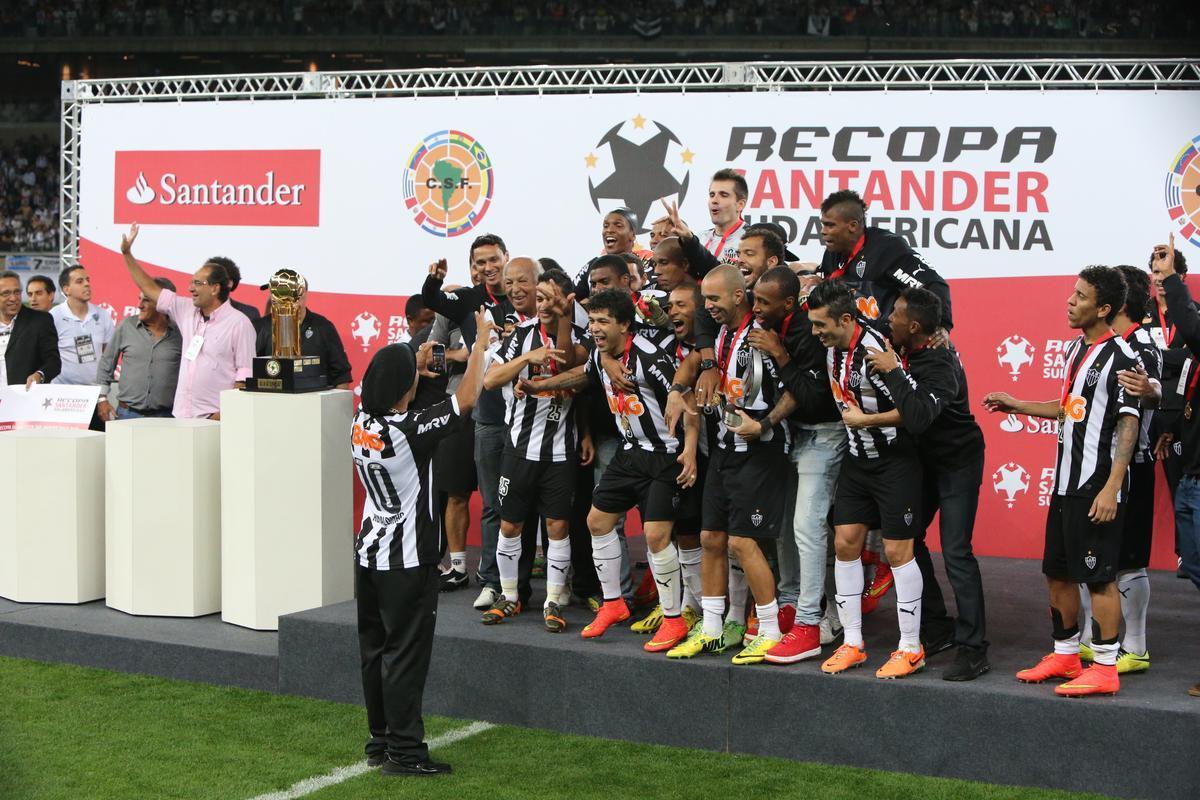 Ronaldinho pode ter feito, contra o Lans, na despedida da Recopa, o seu ltimo jogo pelo Atltico