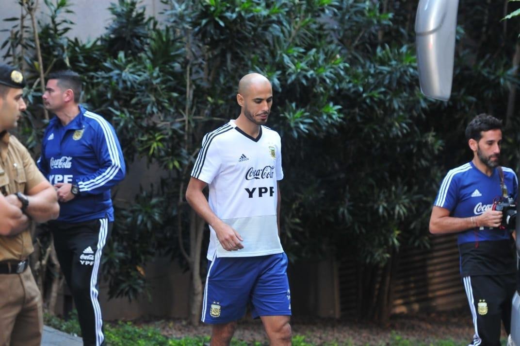 Jogadores da Argentina embarcam rumo ao treino no Independência