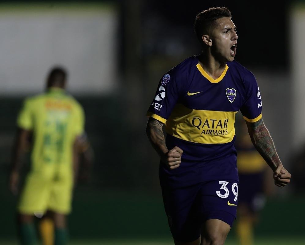 Fotos de Agustn Almendra, volante do Boca Juniors, de 22 anos, que est na mira do Cruzeiro para 2023. Vnculo dele na Argentina vai at junho do prximo ano, o que permite firmar pr-contrato a partir de janeiro com qualquer clube