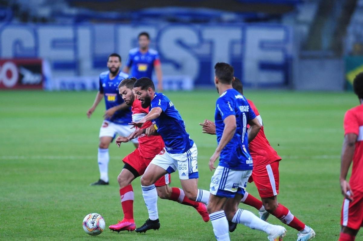 Fotos do duelo entre Cruzeiro e CRB, no Mineiro, em Belo Horizonte, pela oitava rodada da Srie B do Brasileiro