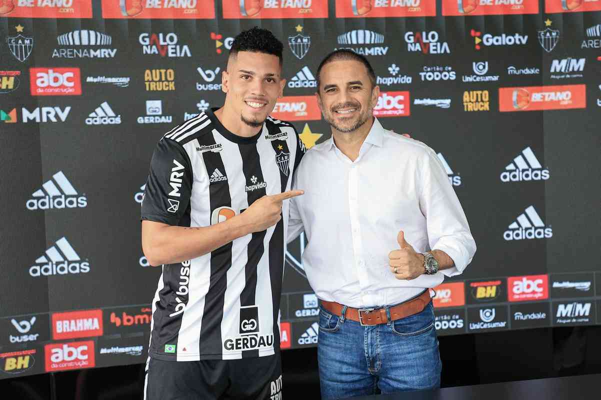Paulinho foi oficialmente apresentado na Cidade do Galo nesta sexta-feira (16/12).