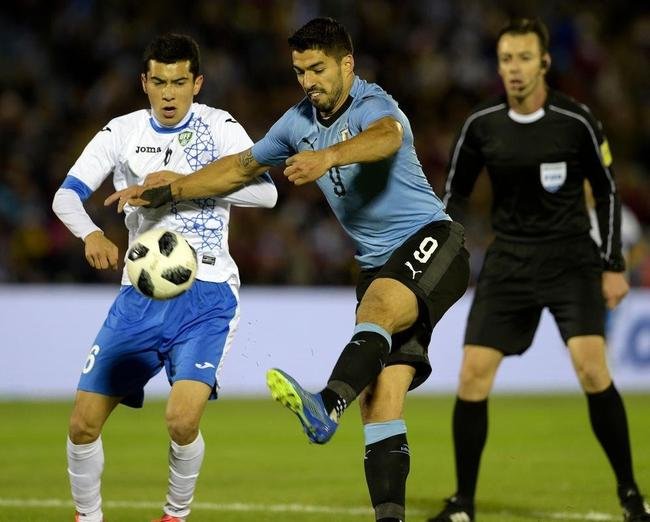 Fotos da vitria do Uruguai sobre o Uzbequisto, em Montevidu, em amistoso antes da Copa