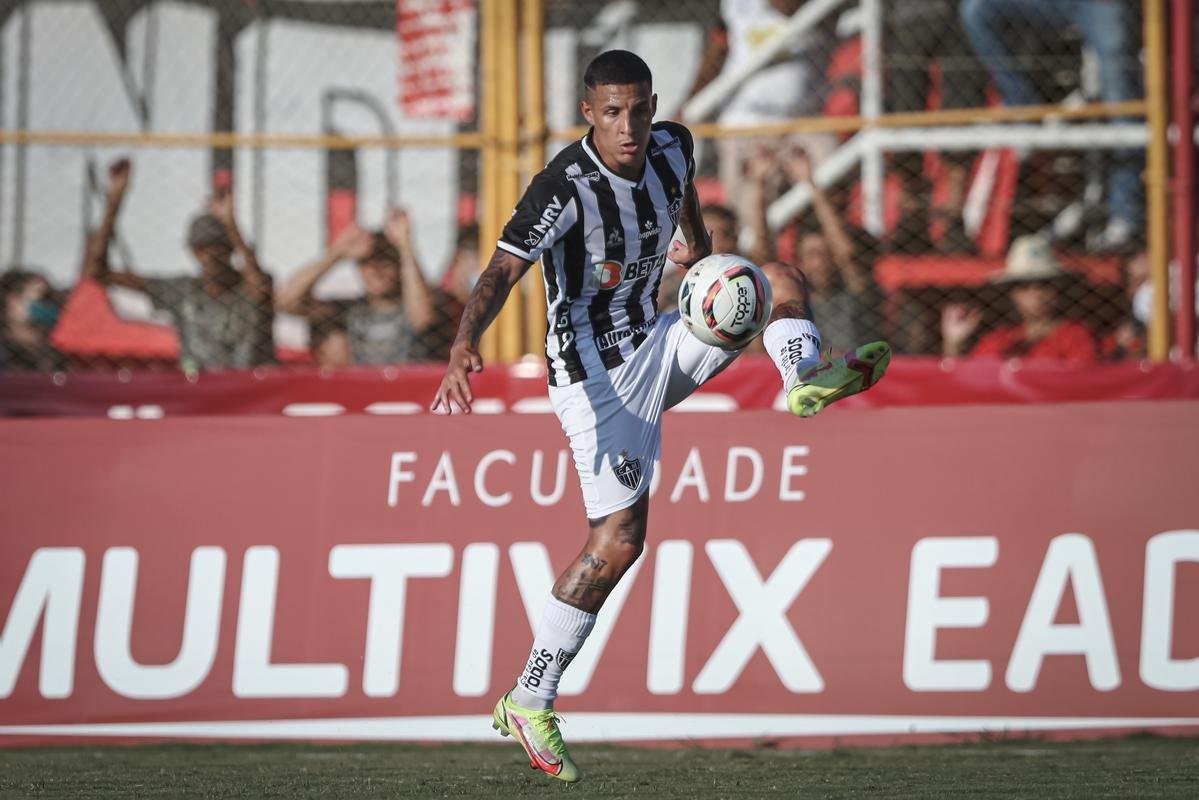 Fotos do jogo entre Pouso Alegre e Atltico, pelo Mineiro