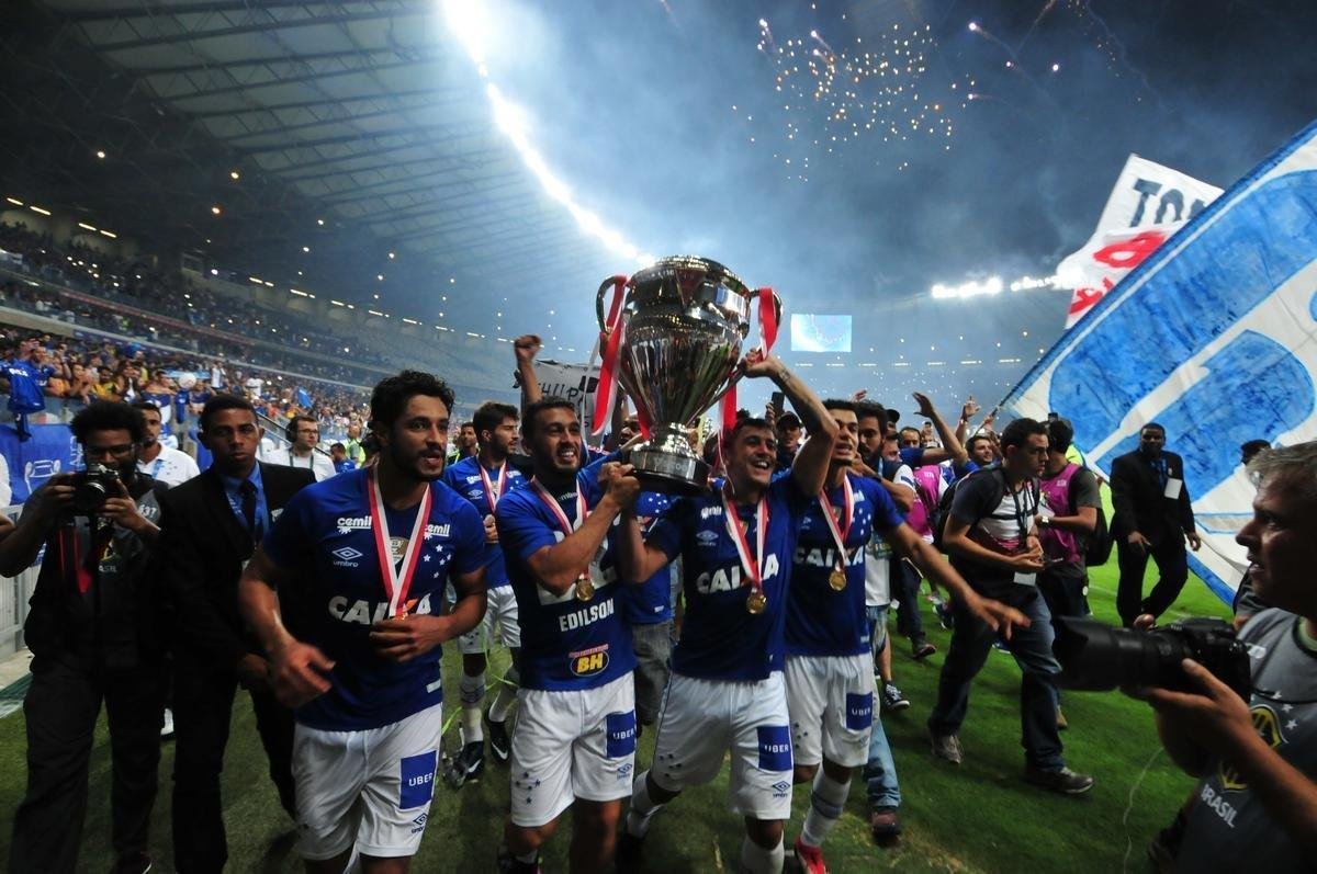 Festa do Cruzeiro com a conquista do Campeonato Mineiro sobre o Atltico