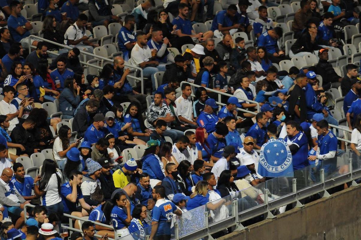 Fotos da torcida do Cruzeiro no Mineiro durante a partida contra o Sport, nesta tera-feira (28/6), pela 15 rodada da Srie B do Campeonato Brasileiro