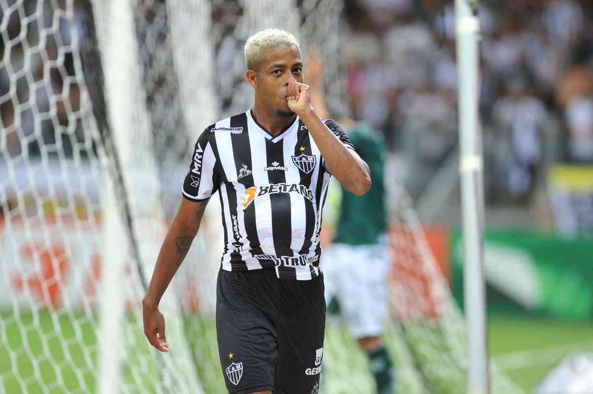 Keno marcou o segundo gol do Atlético na vitória sobre a Caldense pela semifinal do Campeonato Mineiro