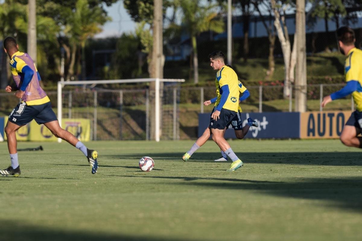 Atacante Guilherme Bissoli realizou primeiro treino com os novos companheiros de Cruzeiro nesta quarta-feira, dia 5 de maio