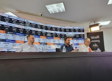 Prioridade é assinar com um novo centroavante; Diego Costa, ex-Atlético, é o favorito da diretoria