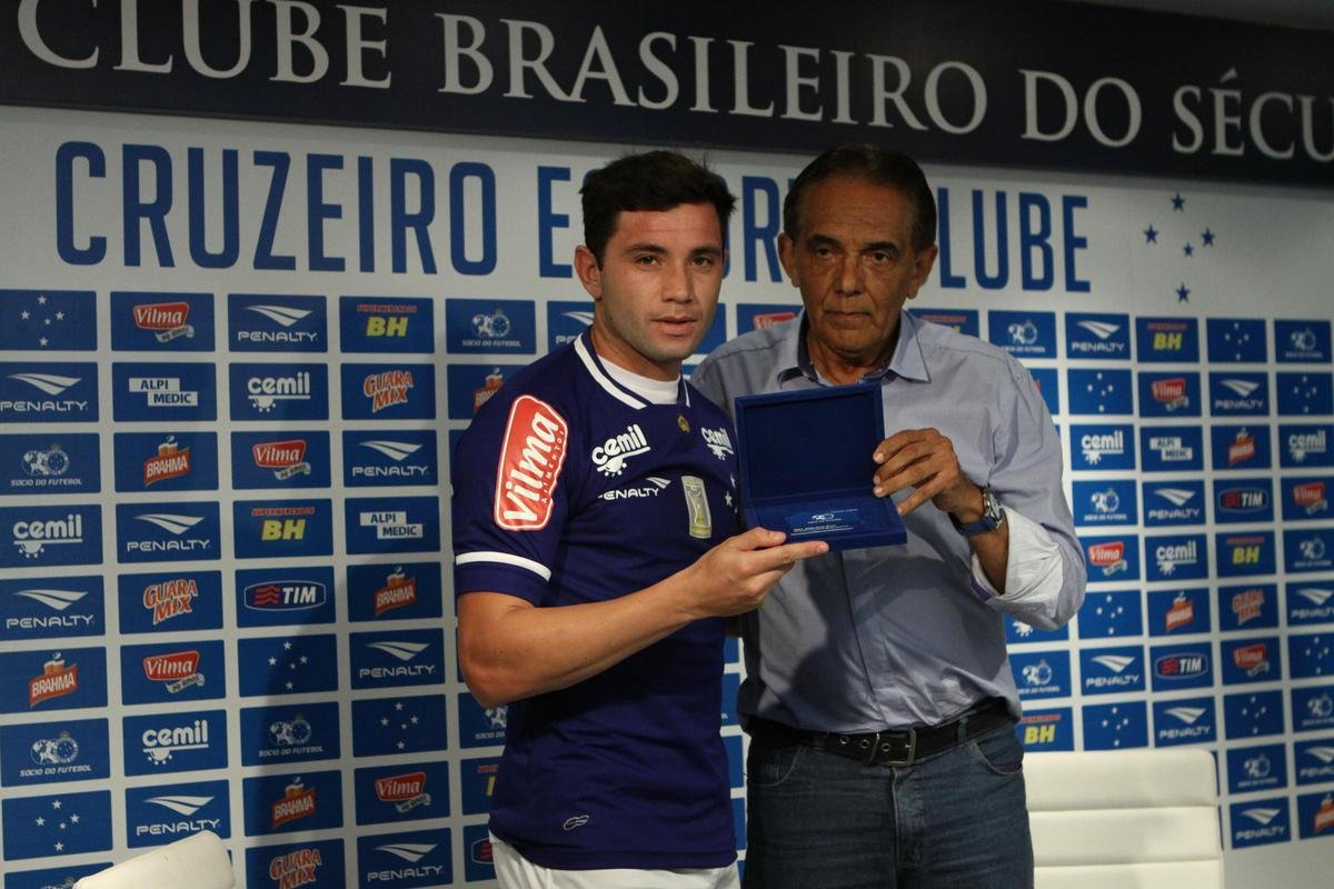 29/01/2015 - Benecy Queiroz na apresentao do lateral-esquerdo chileno Mena no Cruzeiro