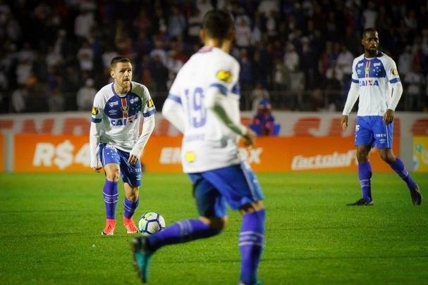 Fotos de Paraná x Cruzeiro, na Vila Capanema, em Curitiba, pela 12ª rodada do Campeonato Brasileiro