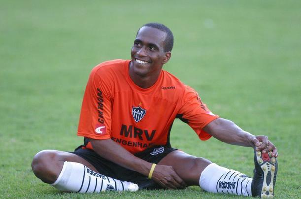 Evanílson (2005) - Foi mais um 'medalhão' contratado pelo Atlético no ano do rebaixamento. Ele chegou ao clube após seis temporadas no Borussia Dortmund, mas não se firmou. Foram apenas nove jogos com a camisa alvinegra. Em 2006, voltou ao futebol alemão, para atuar pelo Colônia.