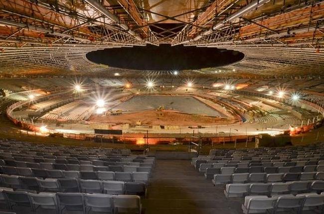 Fotos noturnas das obras do Mineir�o