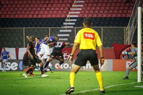 Cruzeiro empatou com Vitória no Barradão, em Salvador, por 1 a 1, pela 17ª rodada do Brasileiro