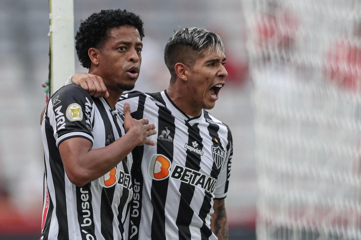 33 rodada - Atltico venceu o Athletico-PR por 1 a 0, na Arena da Baixada, com gol de Matas Zaracho