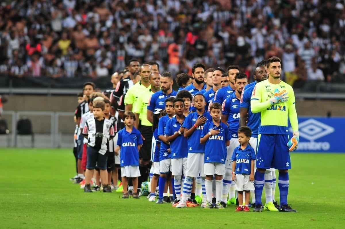Imagens do primeiro tempo do clssico entre Cruzeiro e Atltico, no Mineiro, pela Primeira Liga