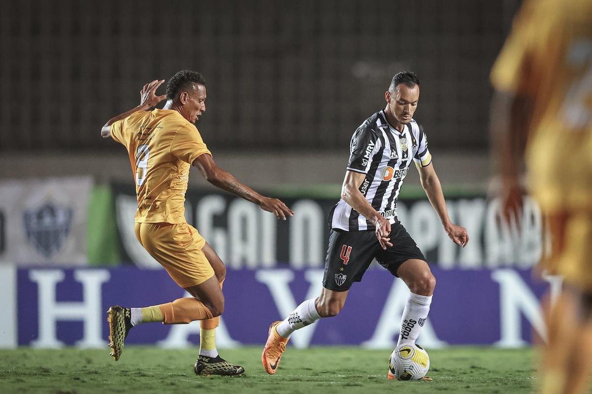 Fotos do jogo entre Brasiliense e Atltico no Estdio Klber Andrade, em Cariacica-ES, pela terceira fase da Copa do Brasil