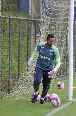 Mano Menezes montou Cruzeiro que deve encarar o Villa Nova no sbado e promoveu trs mudanas em relao ao ltimo jogo: Murilo entrou na vaga de Leo, Egdio no lugar de Marcelo Hermes e Robinho deu lugar a Ariel Cabral
