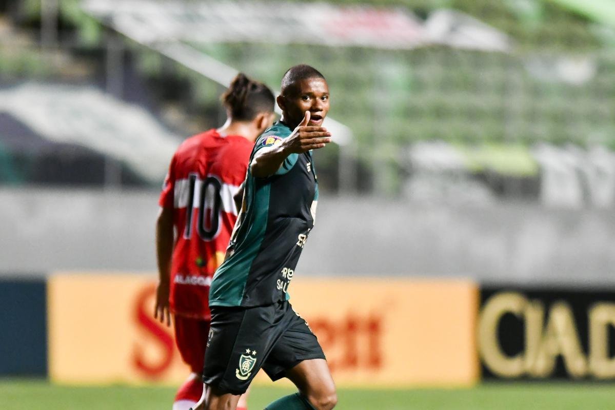 Imagens da vitória do América por 1 a 0 sobre o CRB, no Independência, pela Série B do Brasileiro