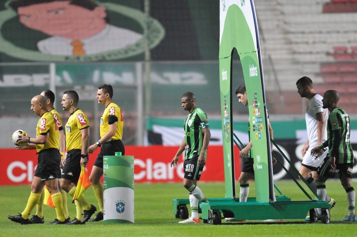 Fotos da vit�ria do Am�rica sobre o Botafogo, por 3 a 0, no Independ�ncia, em Belo Horizonte, pelas oitavas de final da Copa do Brasil. Wellington Paulista, Danilo Avelar e Al� marcaram os gols da vit�ria do Coelho no Horto