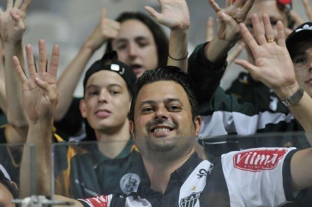 Imagens das torcidas de Atltico e Grmio, no Mineiro, pela deciso da Copa do Brasil