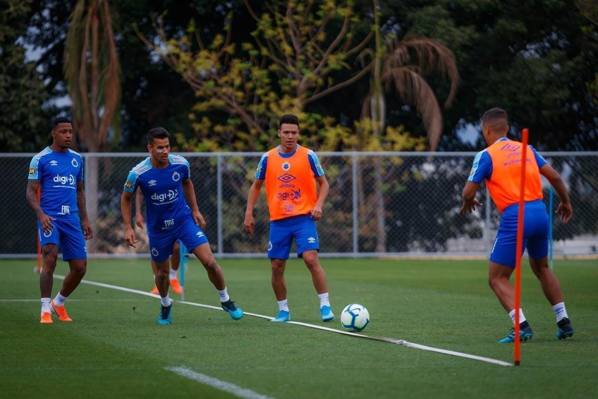 Treino do Cruzeiro nesta segunda-feira, na Toca da Raposa II. Time de Rogrio Ceni enfrenta o Cear na quarta-feira, s 19h30, no Castelo, em Fortaleza, pela 21 rodada do Campeonato Brasileiro