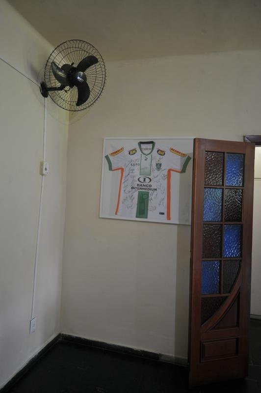 Amrica abriu Casa do Atleta, alojamento que recebe jovens das categorias de base do clube no Centro de Treinamento Lanna Drumond. Local abriga 60 jogadores. Segundo direo, contineres eram utilizados para receber atletas em perodo de testes, mas j esto desativados. Por falta de alvars da prefeitura de Contagem e laudo do Corpo de Bombeiros, Amrica realocou garotos em hotel de Belo Horizonte at regularizao do CT.