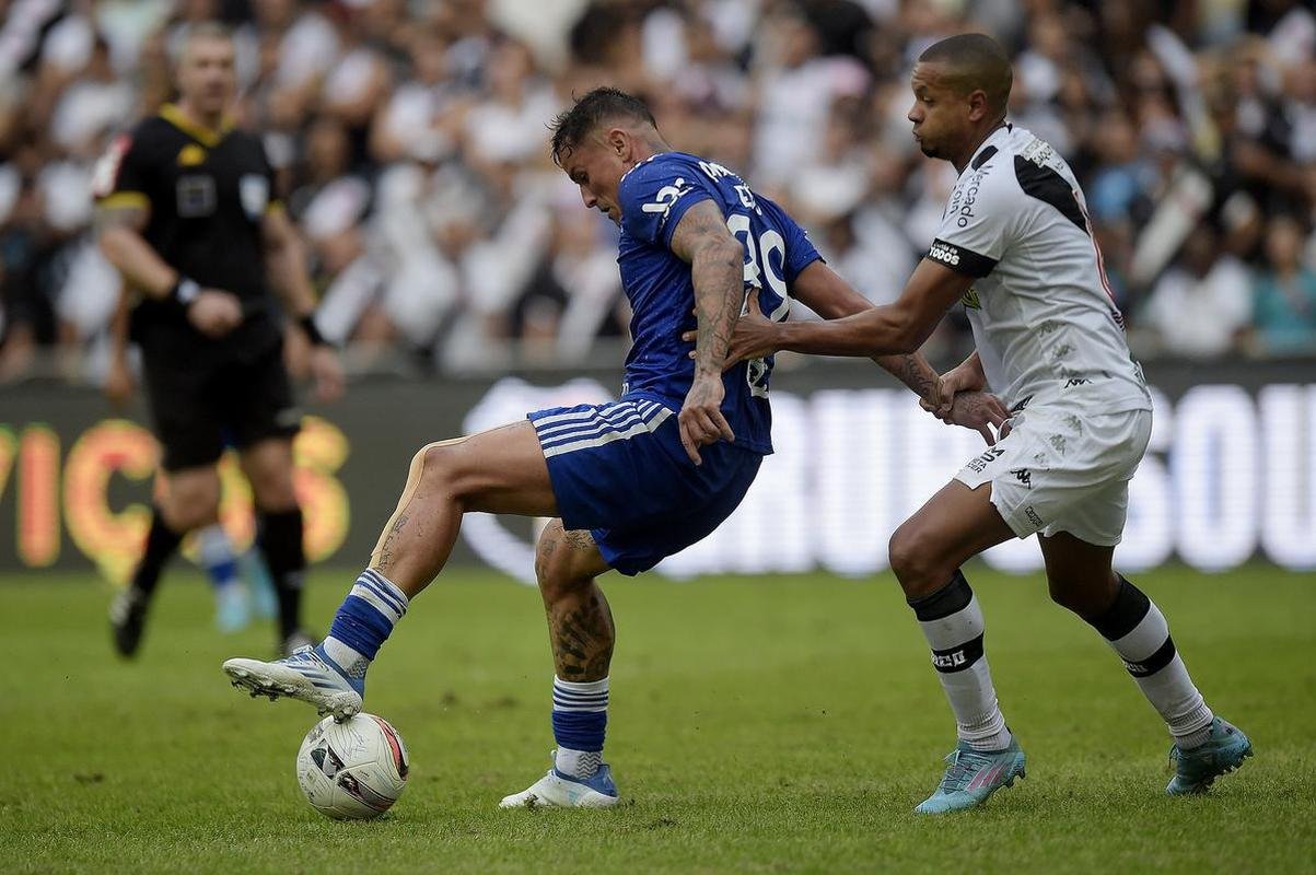 Fotos do jogo entre Vasco e Cruzeiro, no Maracan, no Rio, pela 12 rodada do Campeonato Brasileiro
