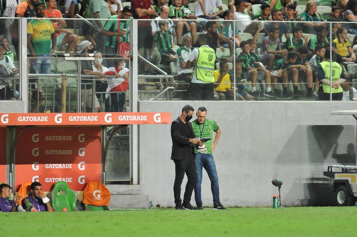 Aps derrota por 2 a 0 para o Del Valle, torcida do Amrica protestou no Independncia e pediu a sada do tcnico Marquinhos Santos. Jogo marcou estreia do Coelho no Grupo D da Copa Libertadores