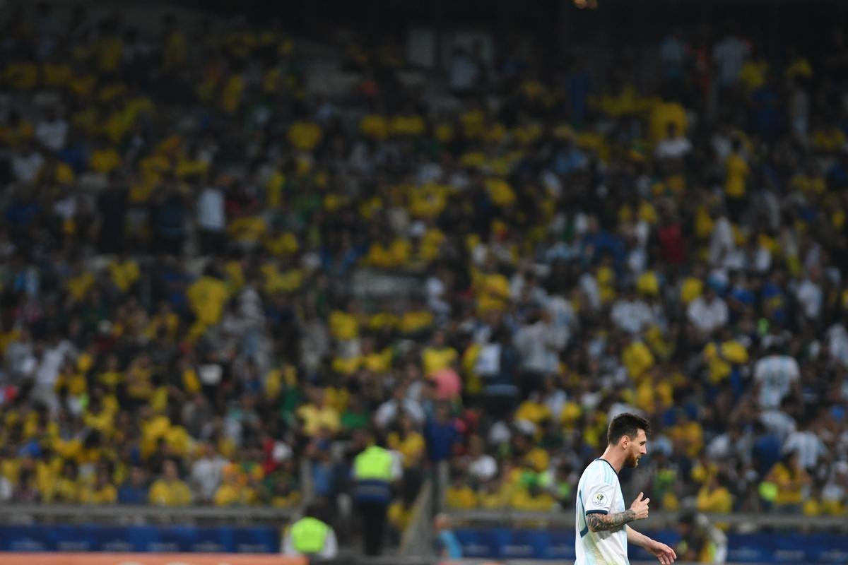 Fotos das torcidas de Brasil e Argentina, no Mineiro, no clssico vlido pela semifinal da Copa Amrica