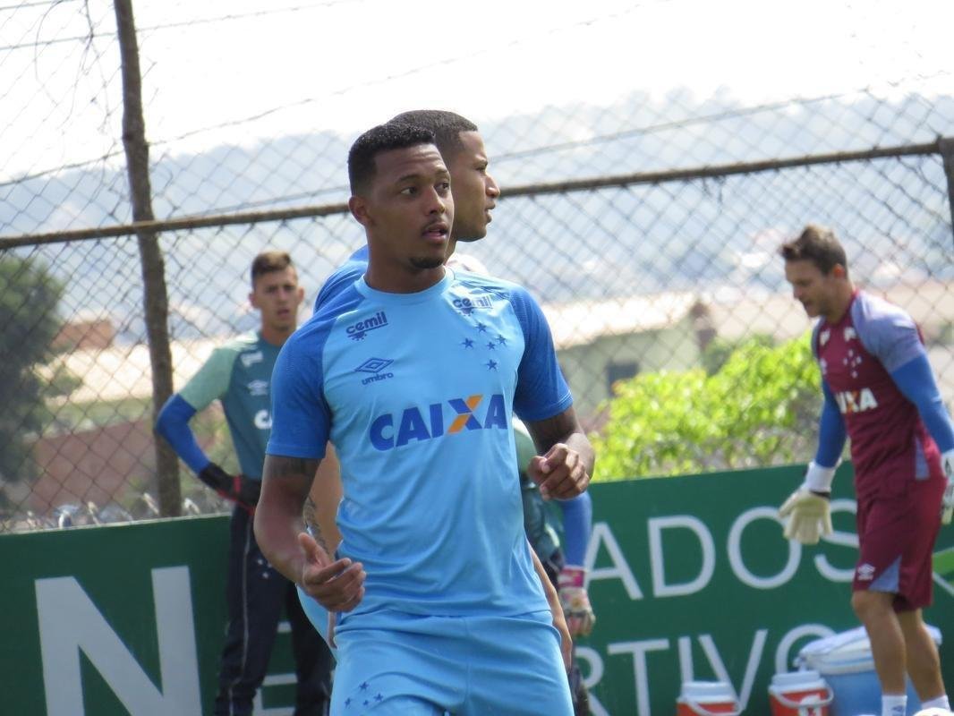 O Cruzeiro fez, nesta tera-feira, o ltimo treino em BH antes da viagem para Santiago, onde enfrenta a Universidad de Chile, pela Copa Libertadores