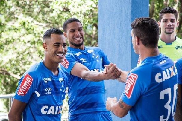 Fotos de divulgao do Cruzeiro das atividades realizadas na reapresentao