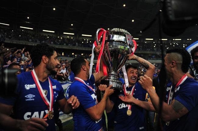 Festa do Cruzeiro com a conquista do Campeonato Mineiro sobre o Atltico