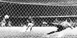 Cruzeiro derrotou Inter por 5 a 4 na estreia da Copa Libertadores de 1976. Palhinha, aos 3 e 10 minutos do 1T, Joozinho, aos 21 min do 1T e aos 18 min do 2T, e Nelinho, aos 40 min do 2T marcaram os gols celestes no triunfo